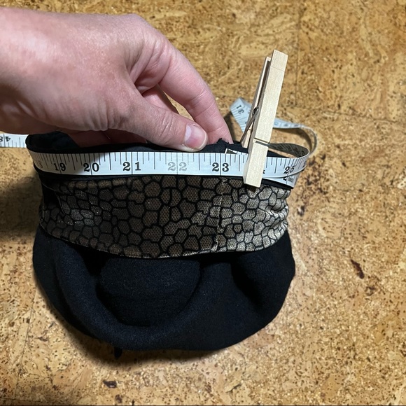 Black Wool Beret With Brown Velvet Trim - Picture 15 of 17